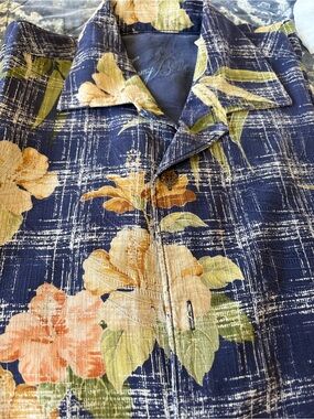 HALF SLEEVE MENS TOMMY BAHAMA Dark Blue with Floral Print 100% Silk Shirt Size S